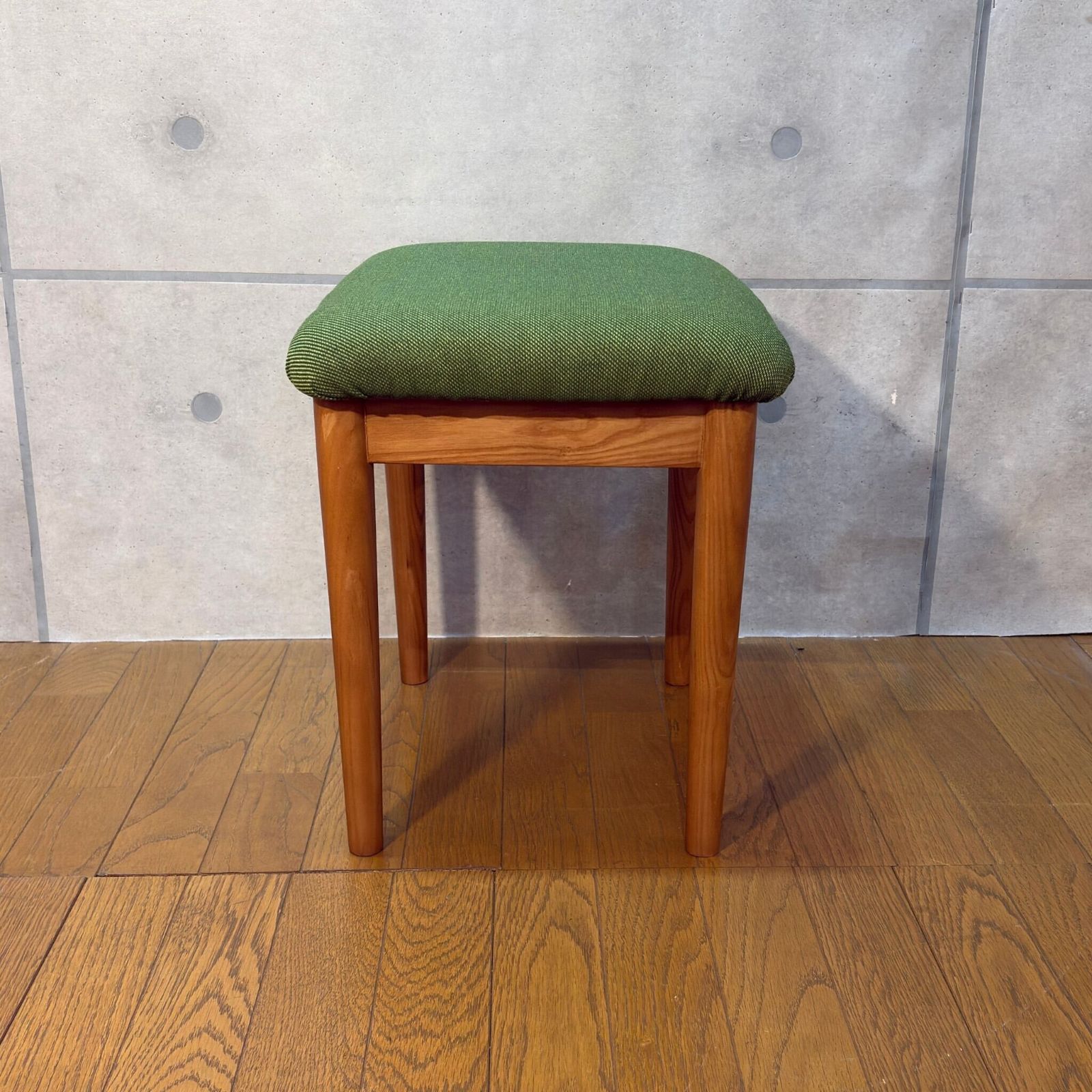 ミッドセンチュリー ヴィンテージ オットマン スツール マスタードイエロー ミッドセンチュリー ヴィンテージ オットマン スツール マスタード