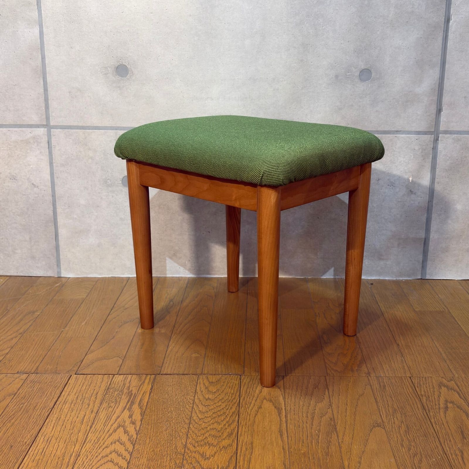 USED】北欧ヴィンテージスタイル スツール モスグリーン 布張り | 玄関
