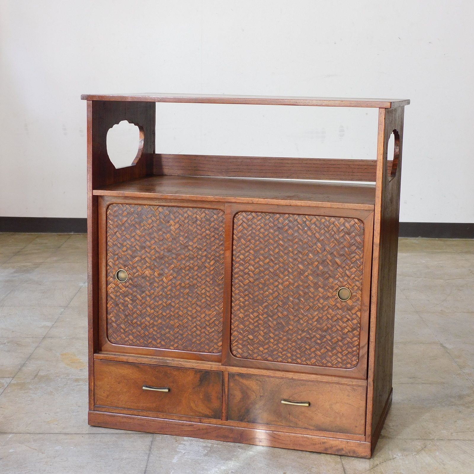 造りのいい 網代の小さな戸棚 HK-a-05648 時代箪笥 枕箪笥 飾り棚 無垢材 掛硯 銭函 銭箱 舟箪笥