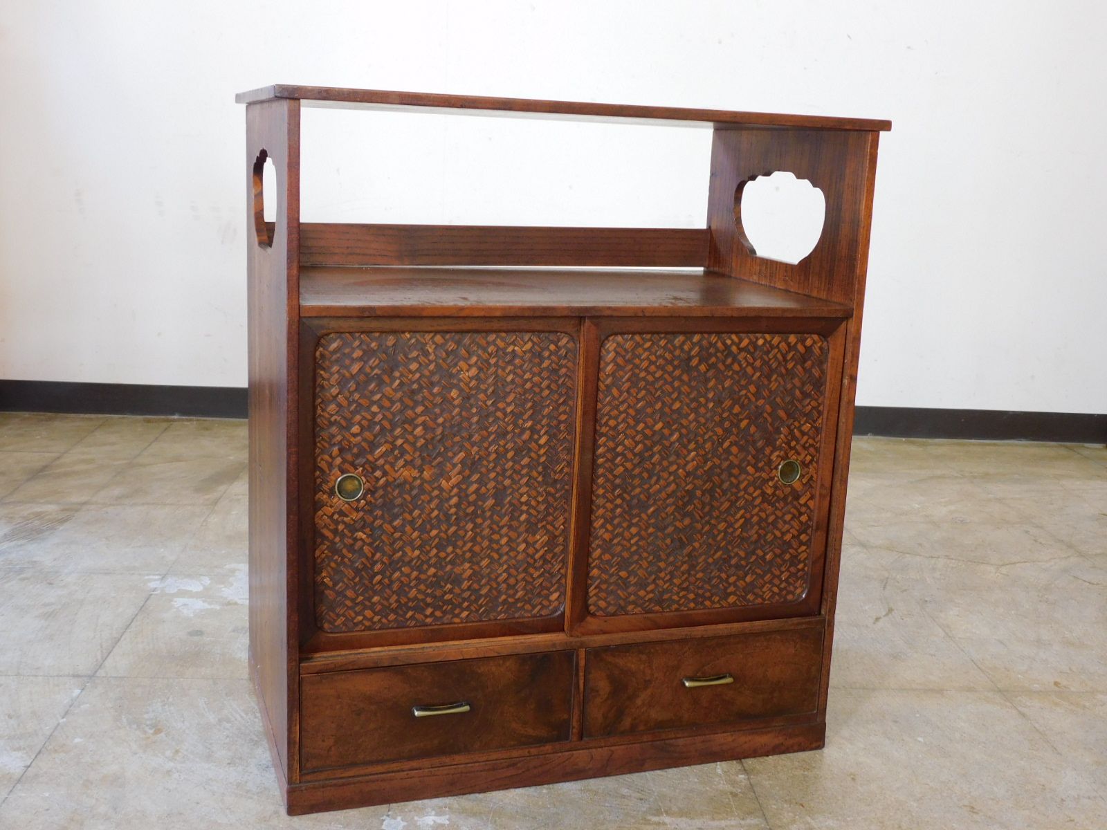 造りのいい 網代の小さな戸棚 HK-a-05648 時代箪笥 枕箪笥 飾り棚 無垢材 掛硯 銭函 銭箱 舟箪笥