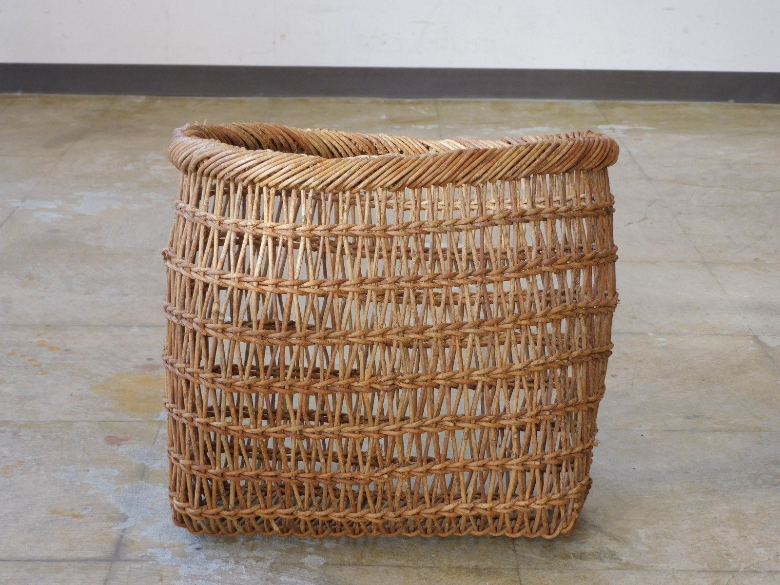 ふるいあけび編みの籠 はけご HK-a-05655 古道具 古民芸 花籠 見立て花器 花瓶 フラワーベース カゴ 掛け花 掛花 民藝