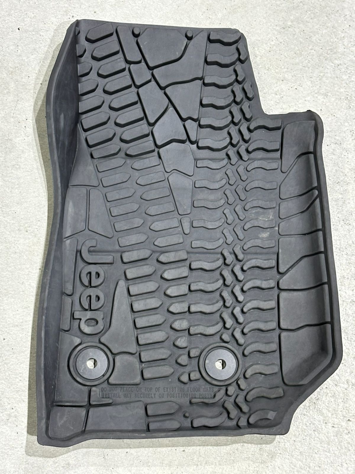 クライスラー JEEP ジープ 純正品 OEM ラングラー アンリミテッド JK 2007年～2017年 オールウェザー フロアマット 3枚セット 82213860 ラバータイプ 品 ⑱