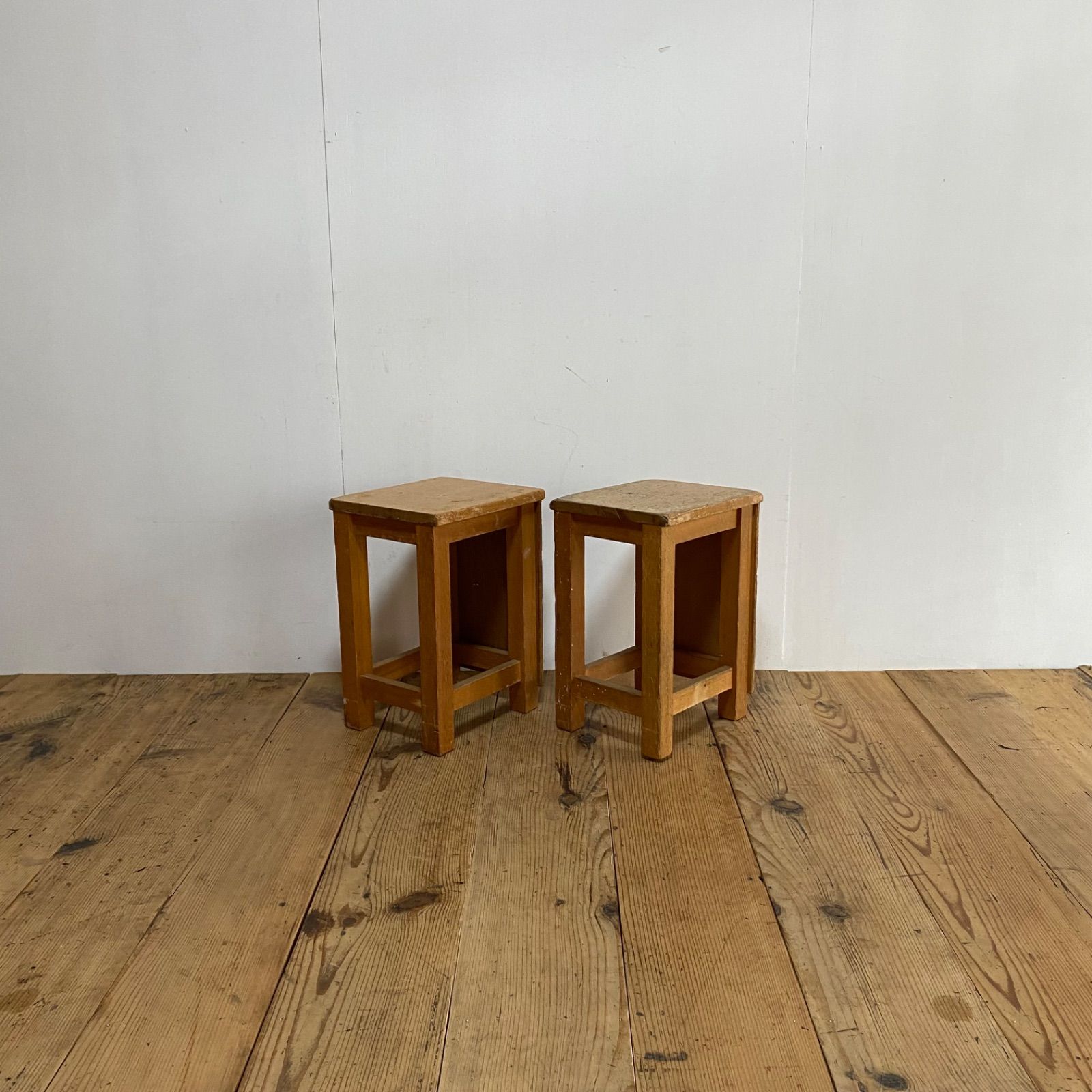 2脚セット アンティーク 角 スツール 椅子 植物台 昭和レトロ y25