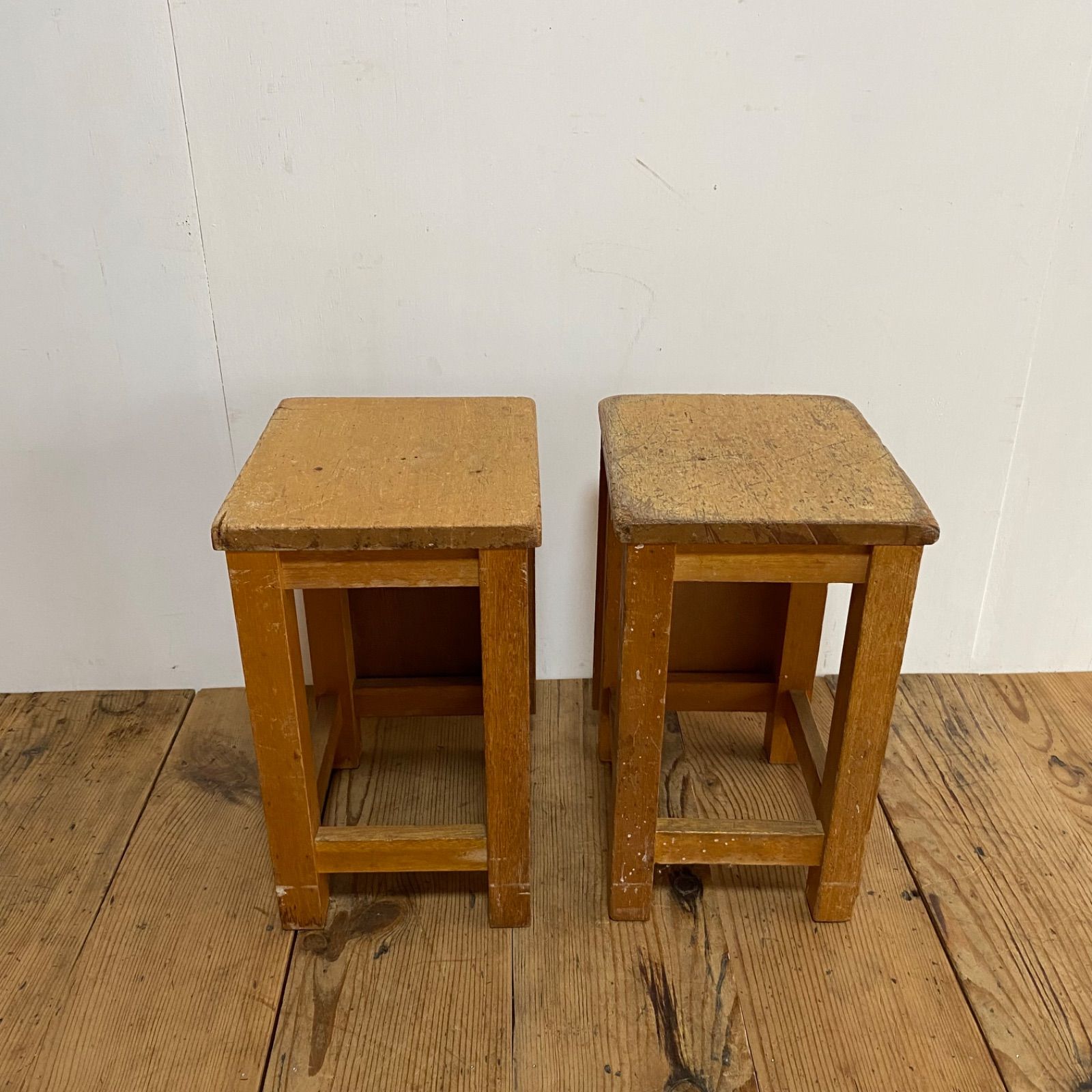 2脚セット アンティーク 角 スツール 椅子 植物台 昭和レトロ y25 2脚セット アンティーク 角 スツール 椅子 植物台 昭和レトロ y25