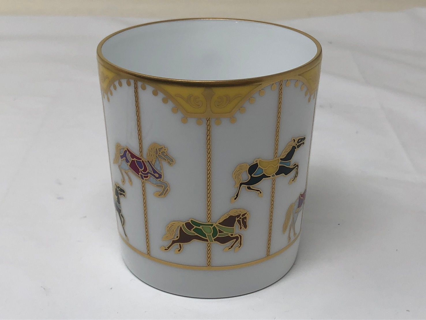  大倉陶園 回転木馬マグカップ カップ 19163 マグカップ コーヒー ティーカップ