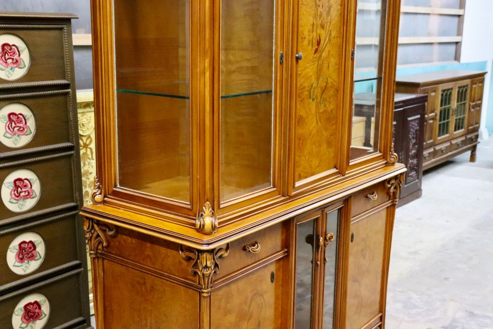 最 ガラスキャビネット