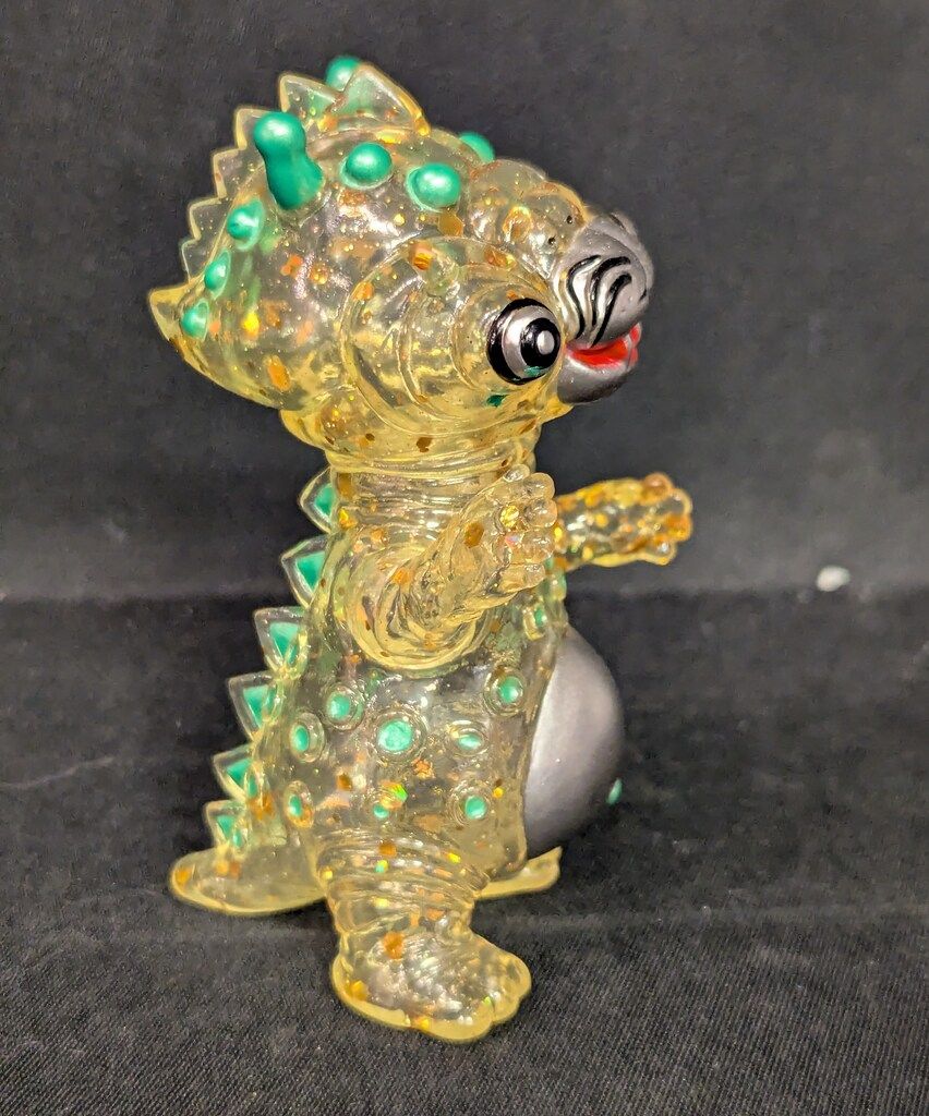 MAXTOY ミニソフビ怪獣倉庫シリーズ テツオン クリアイエロー成型　ラメ MAXTOY ミニソフビ怪獣倉庫シリーズ テツオン クリアイエロー成型 ラメ