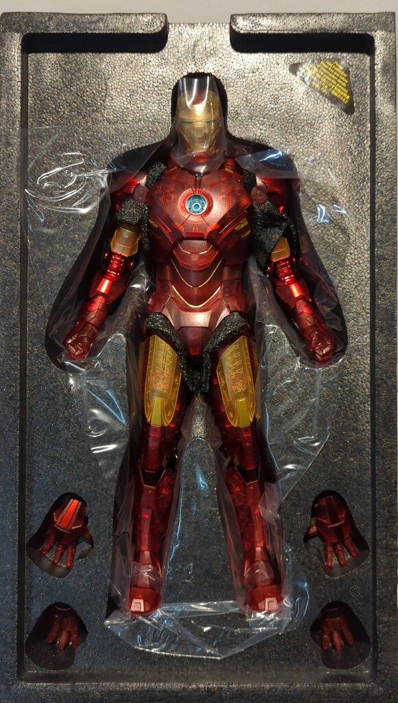 HOTTOYS MOVIE MASTERPIECE IRON MAN MARK IV HOLOGRAPHIC VERSION MMS568