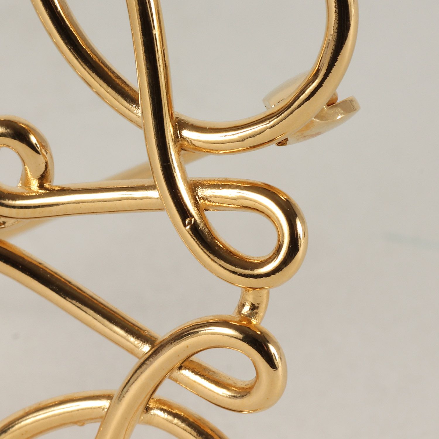 アナグラム ブローチ ゴールド - LOEWE ロエベ アナグラムブローチ