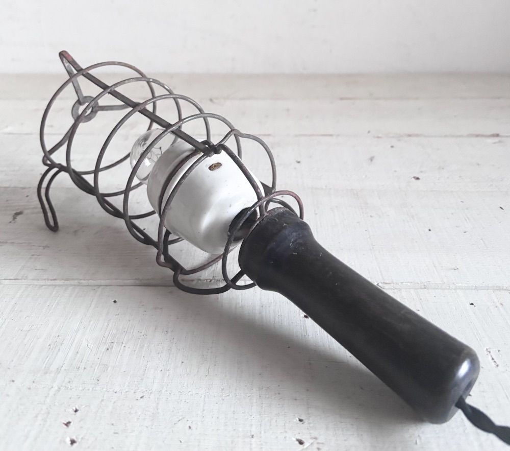 アトリエカフェインテリアショップコーディネートディスプレイ店舗什器室建築内装空間室内装飾照明器具インダストリアルアンティーク工業系フランス古道具壁面装飾西洋骨董