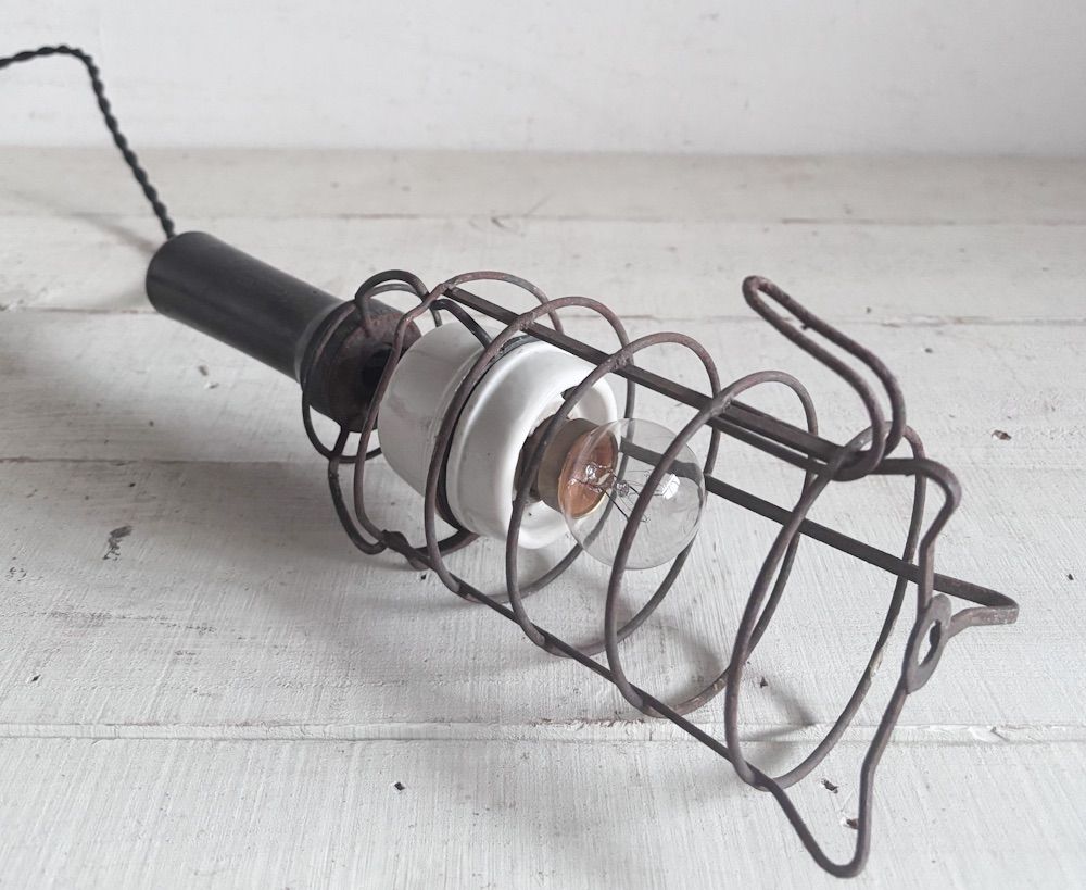 アトリエカフェインテリアショップコーディネートディスプレイ店舗什器室建築内装空間室内装飾照明器具インダストリアルアンティーク工業系フランス古道具壁面装飾西洋骨董