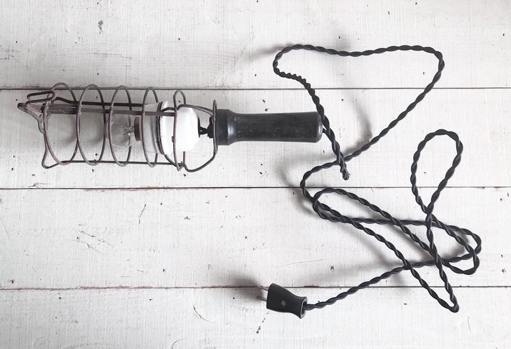 フランスヴィンテージトラブルランプR4 アトリエカフェインテリアショップコーディネートディスプレイ店舗什器室建築内装空間室内装飾照明器具インダストリアルアンティーク工業系フランス古道具壁面装飾西洋骨董