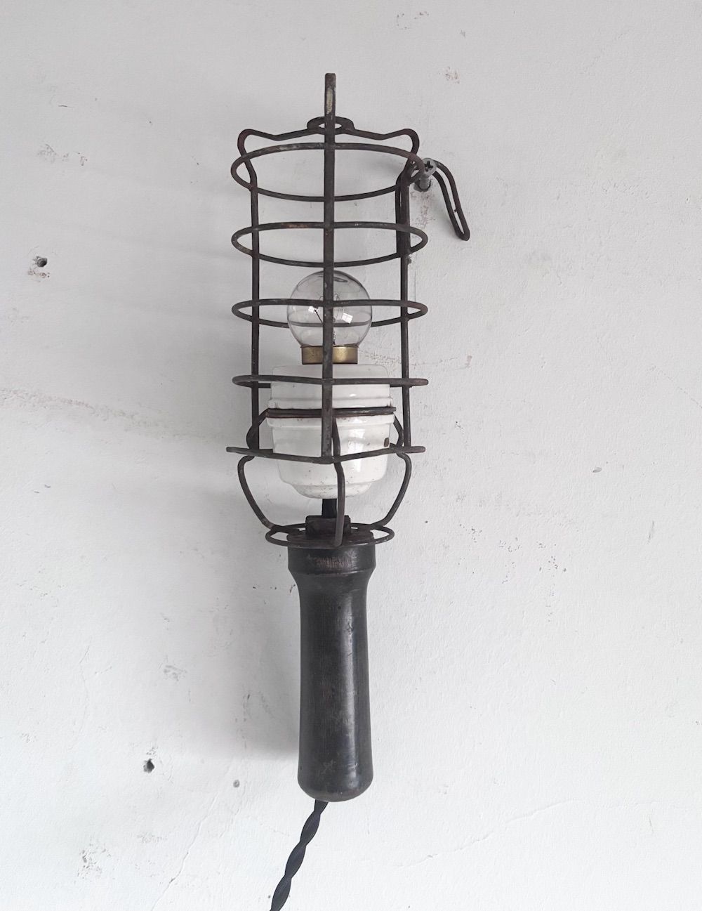 アトリエカフェインテリアショップコーディネートディスプレイ店舗什器室建築内装空間室内装飾照明器具インダストリアルアンティーク工業系フランス古道具壁面装飾西洋骨董