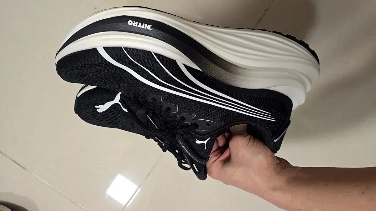 マックスnitro ランニングシューズ