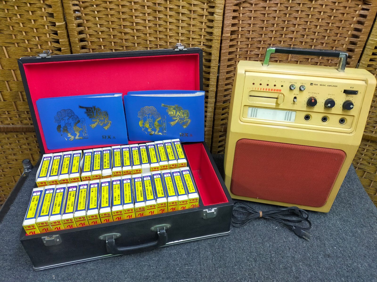 F01-20251101-04 TOA ELECTRIC ミュージックアンプ MA-77 AIREX RXA カラオケ 全30巻セット 歌詞ブック ケース付き トーア電機 カラオケ喫茶