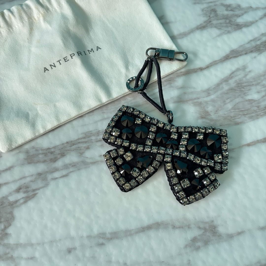 ANTEPRIMA リボン付きチャーム A13 アンテプリマ ブラックリボンチャーム ラインストーン 美品 保存袋