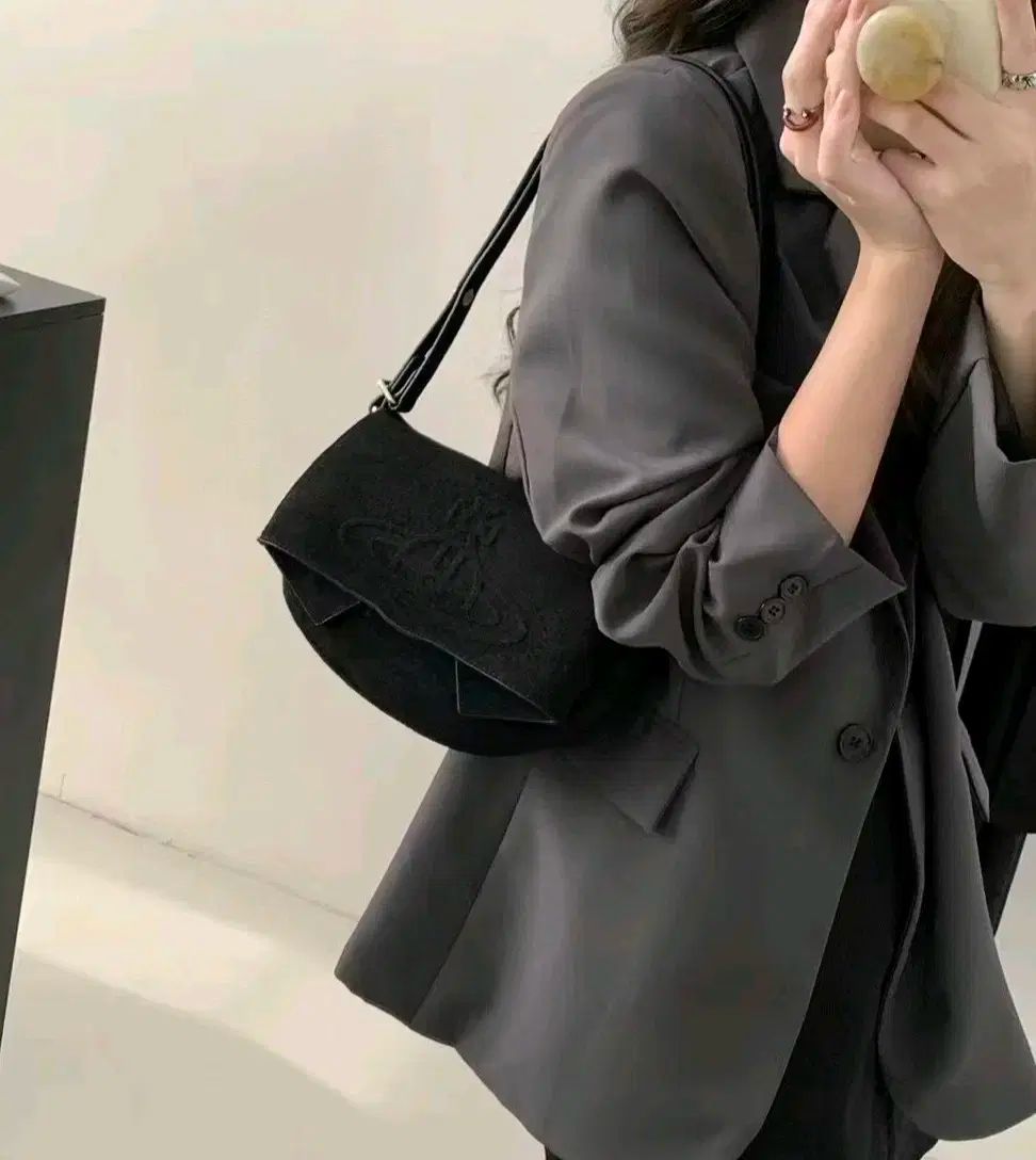 Vivienneブラウン スエード ショルダーバッグ ブラウン（茶色）系