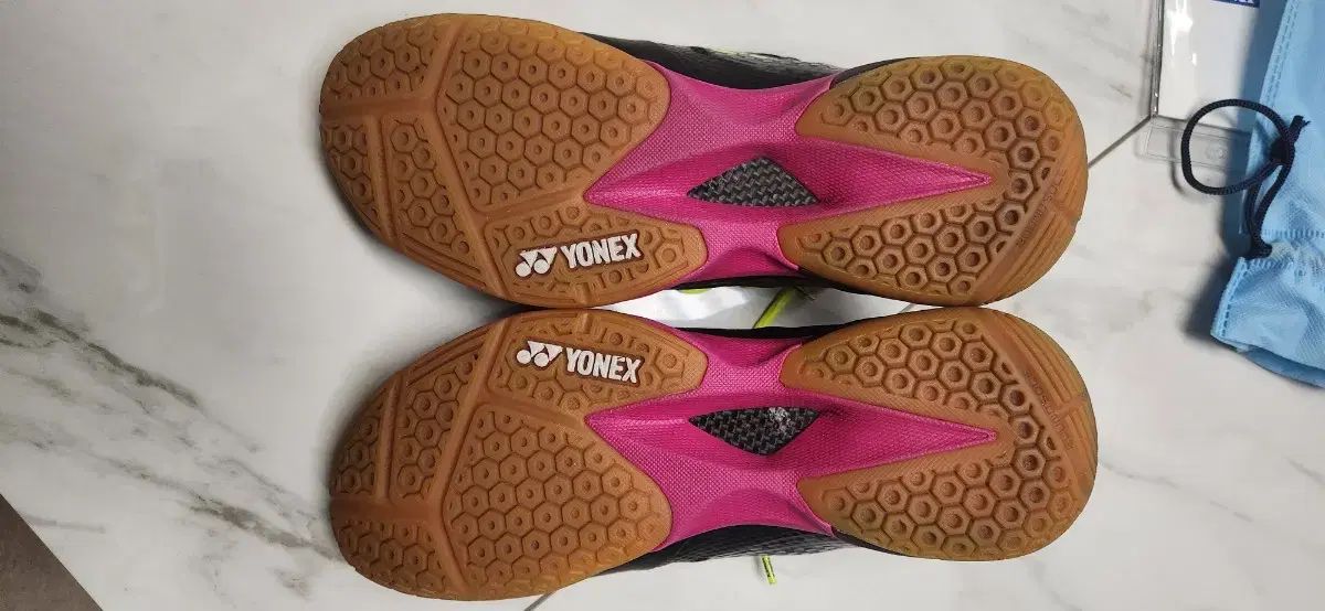  YONEX ヨネックス コンフォートZ バドミントンシューズ パワークッション SI 24.5 cm 卓球 スカッシュ 室内 スポーツ その他 バドミントン