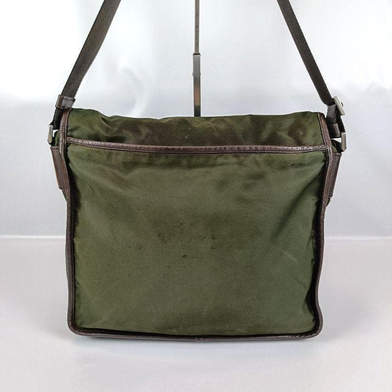 PRADA プラダ ショルダーバッグ 三角ロゴプレート 斜め掛け カーキ ☆訳あり PRADA プラダ ショルダーバッグ 三角ロゴプレート 白