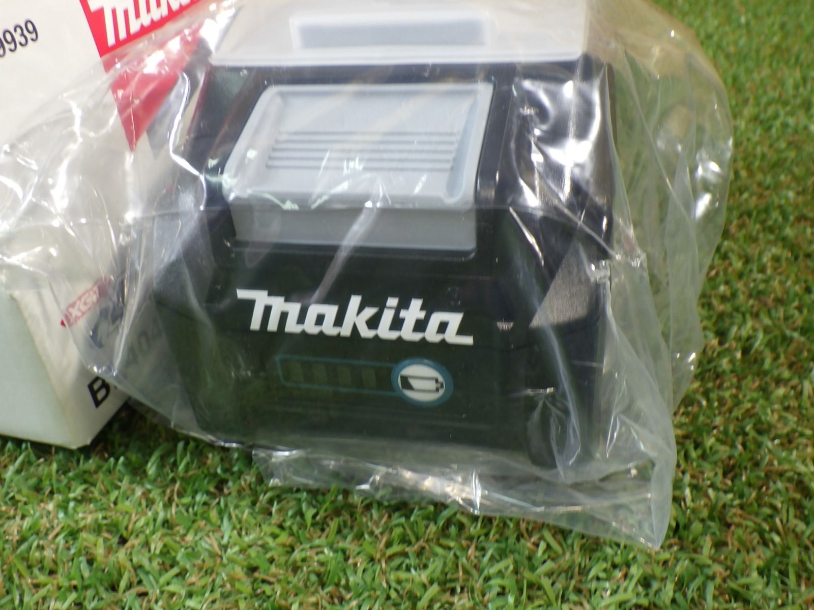 箱破れ マキタ Makita バッテリBL4040 A-69939