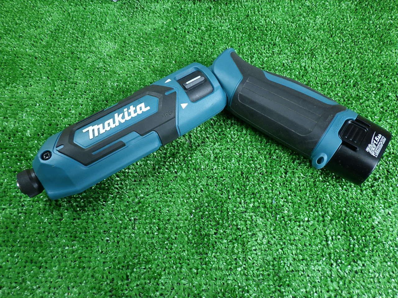 DIYにもおすすめ マキタ 充電式ペンインパクトドライバ TD022D バッテリー2本 充電器 ビット付き 品