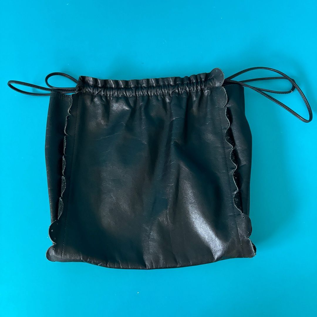 A18 LUDLOW ラドロー 本革 巾着バッグ 黒 スカラップ カウレザー
