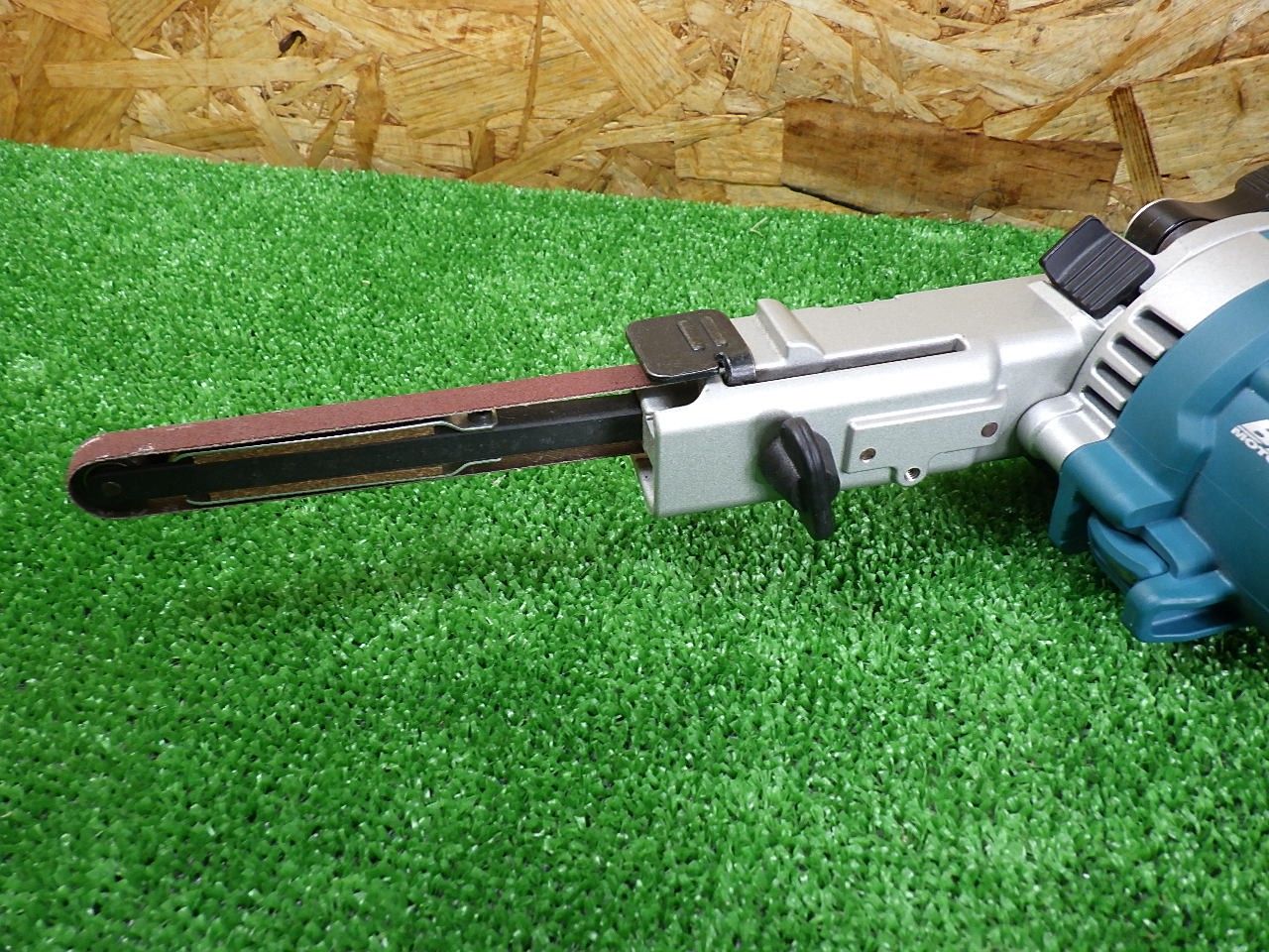 木材などの研磨に マキタ 充電式 18V ベルトサンダ BS180D 品