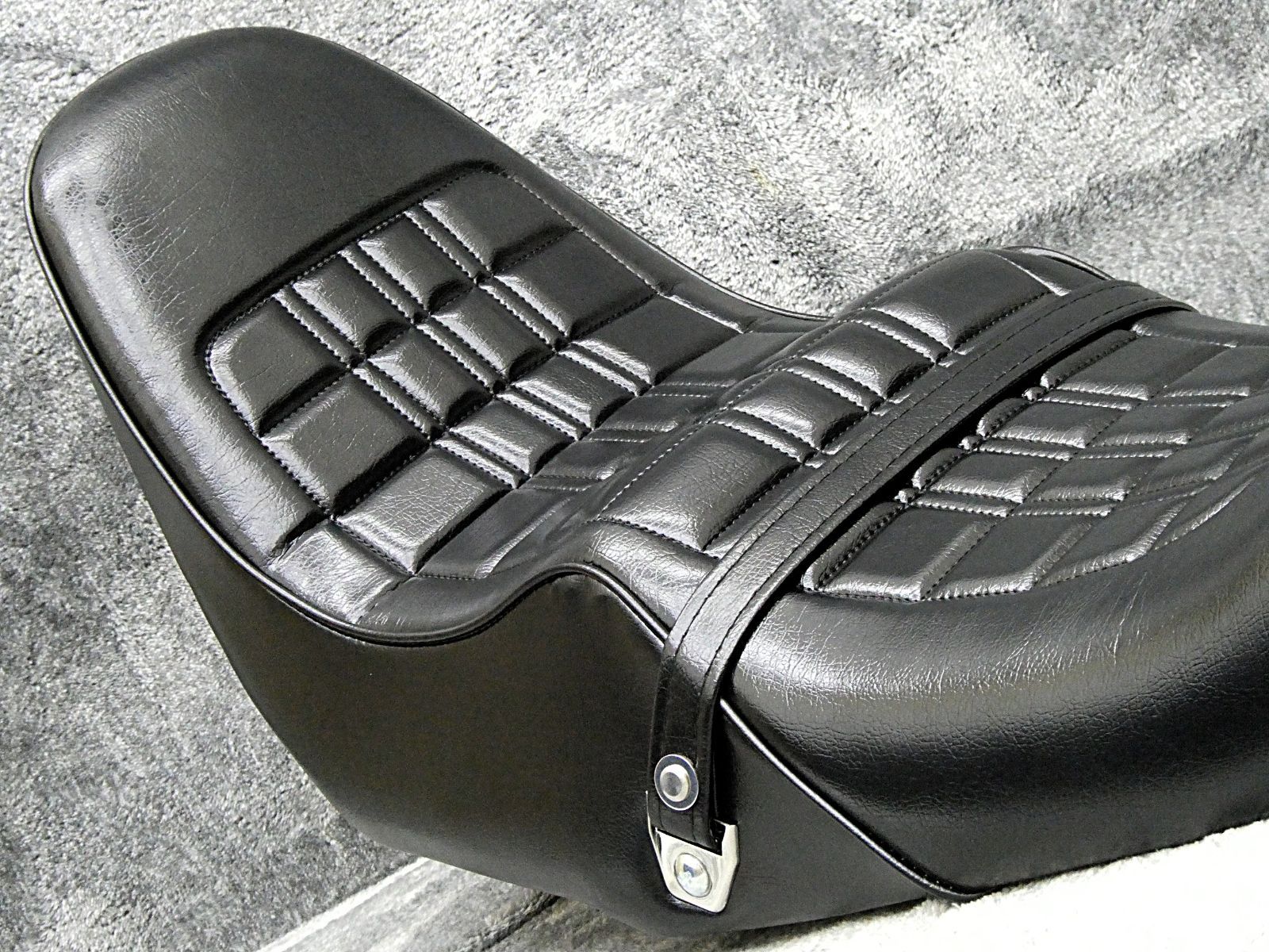 E4黒 チョビ三シート