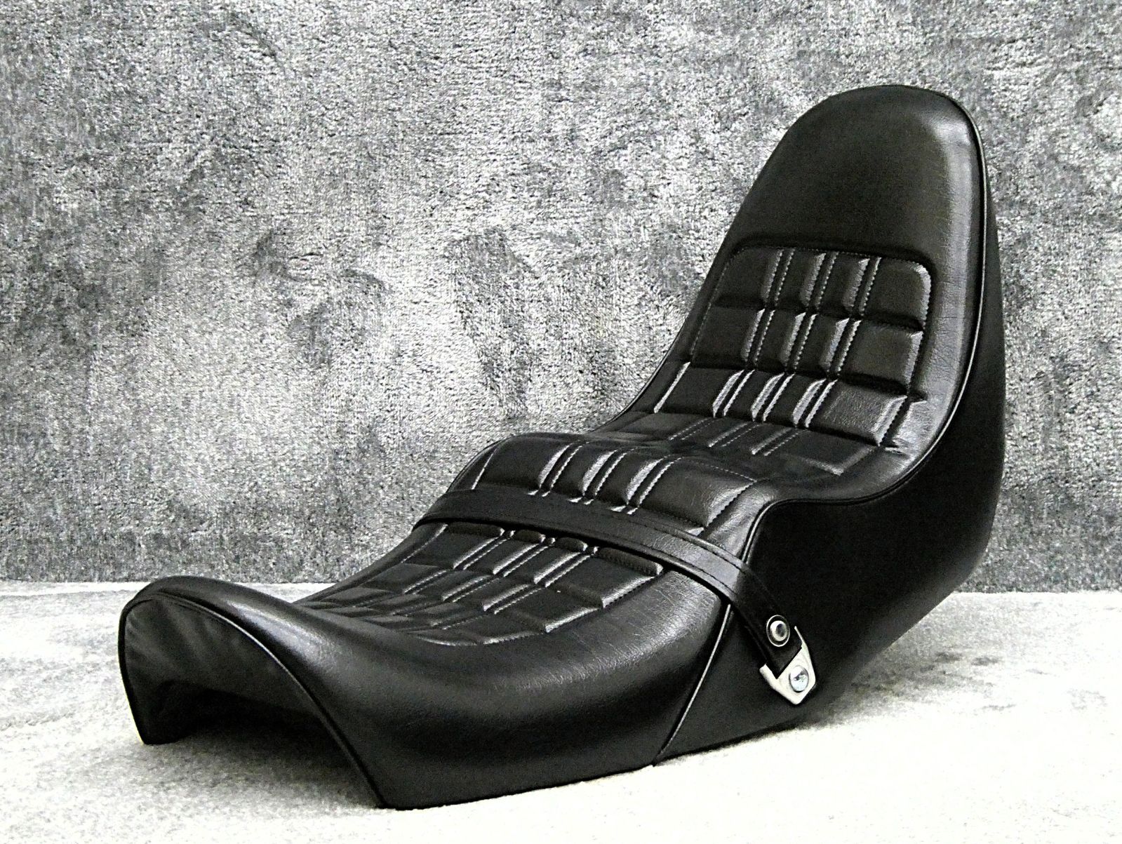 XJ400 E4黒 チョビ三シート ブラックXJ400D XJ400EタックロールXJ550リベット あんこ抜き4GO ちょび3段シート へっぽこ社長