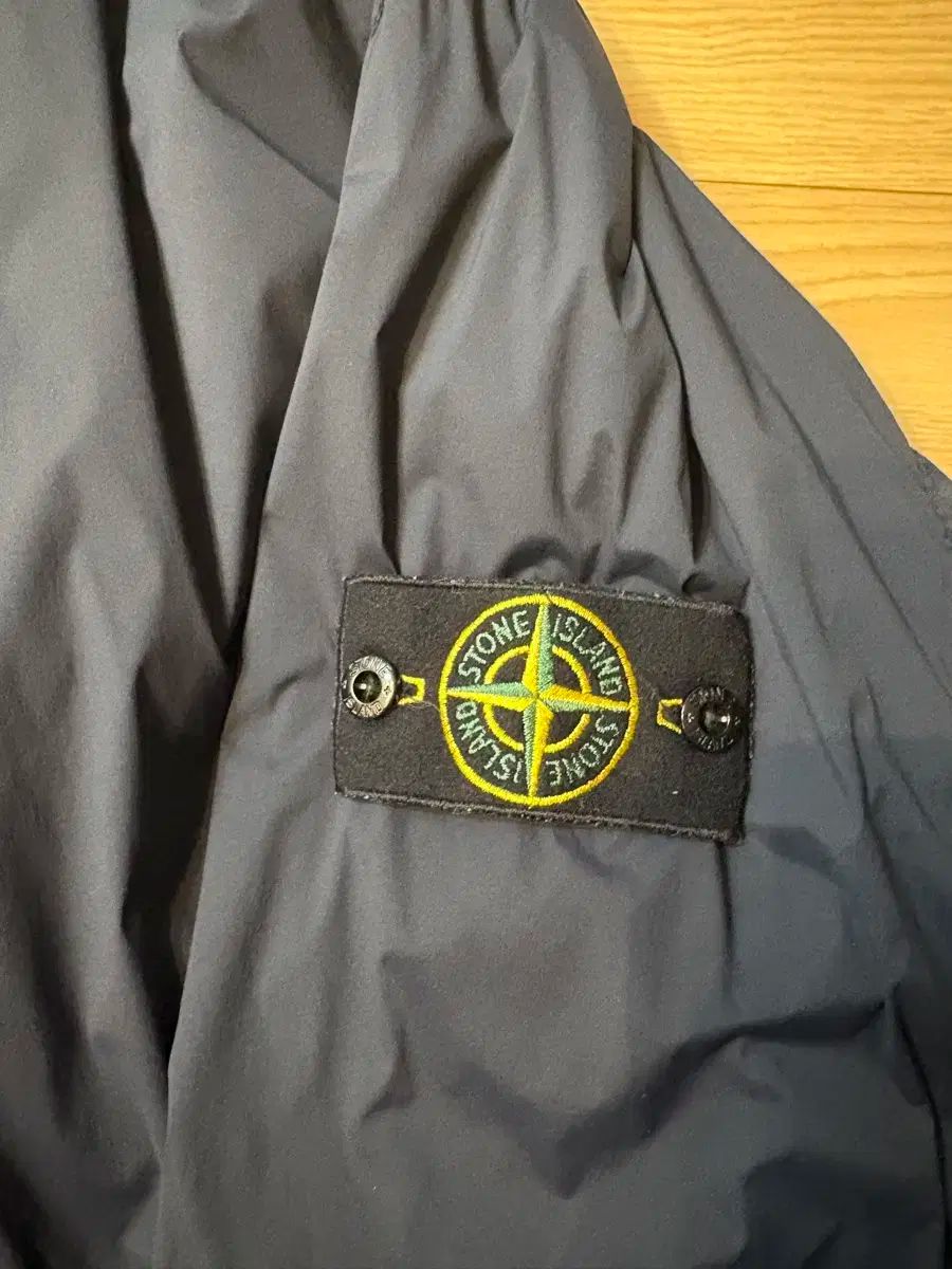 ストーン ウィンドブレーカー スキントラック Lサイズ