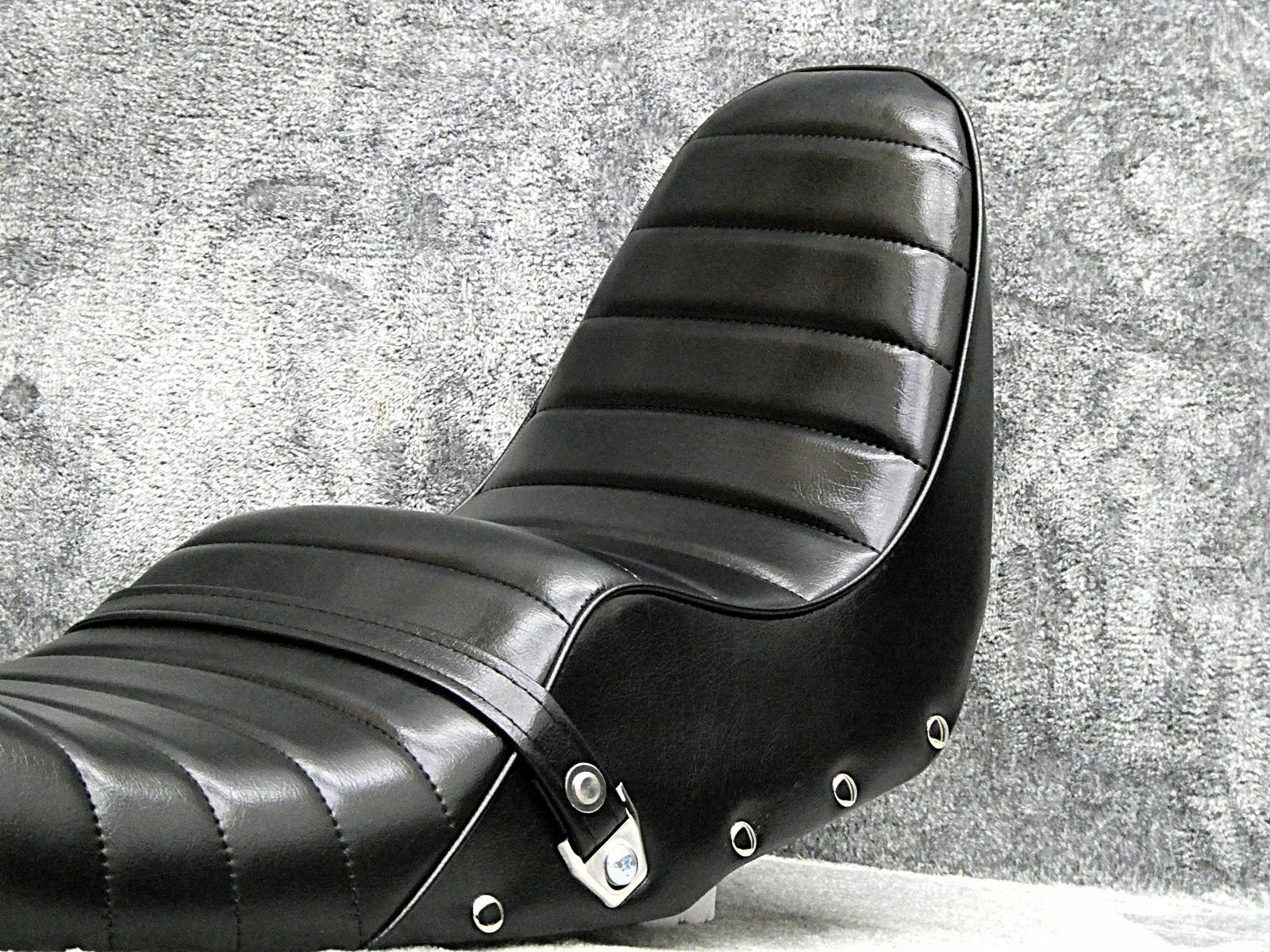 XJ400 鋲打ち 黒皮 チョビ三シート /ブラックXJ400D XJ400Eタック