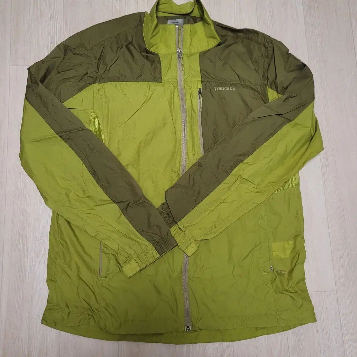 トレクスタ ウィンドブレーカー (ドライクリーニング 完了)