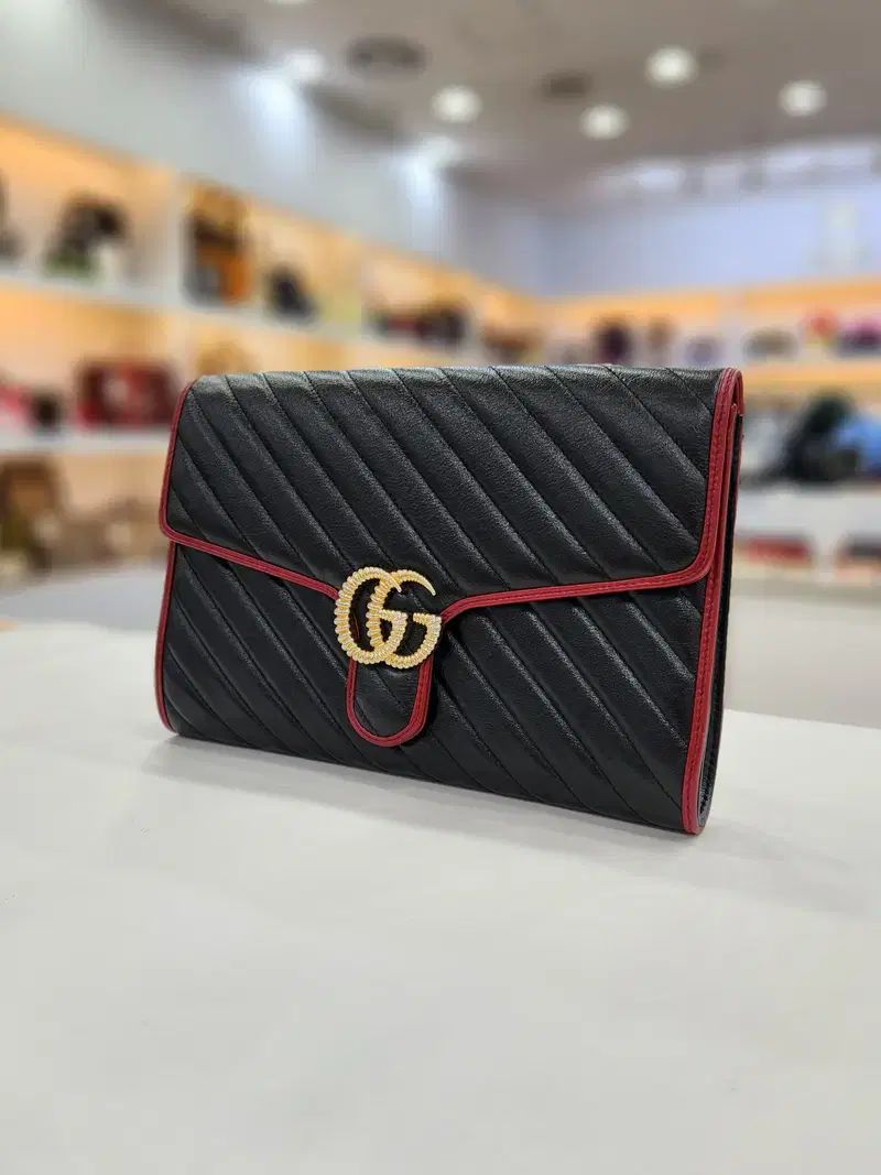 フラップ クラッチバッグ