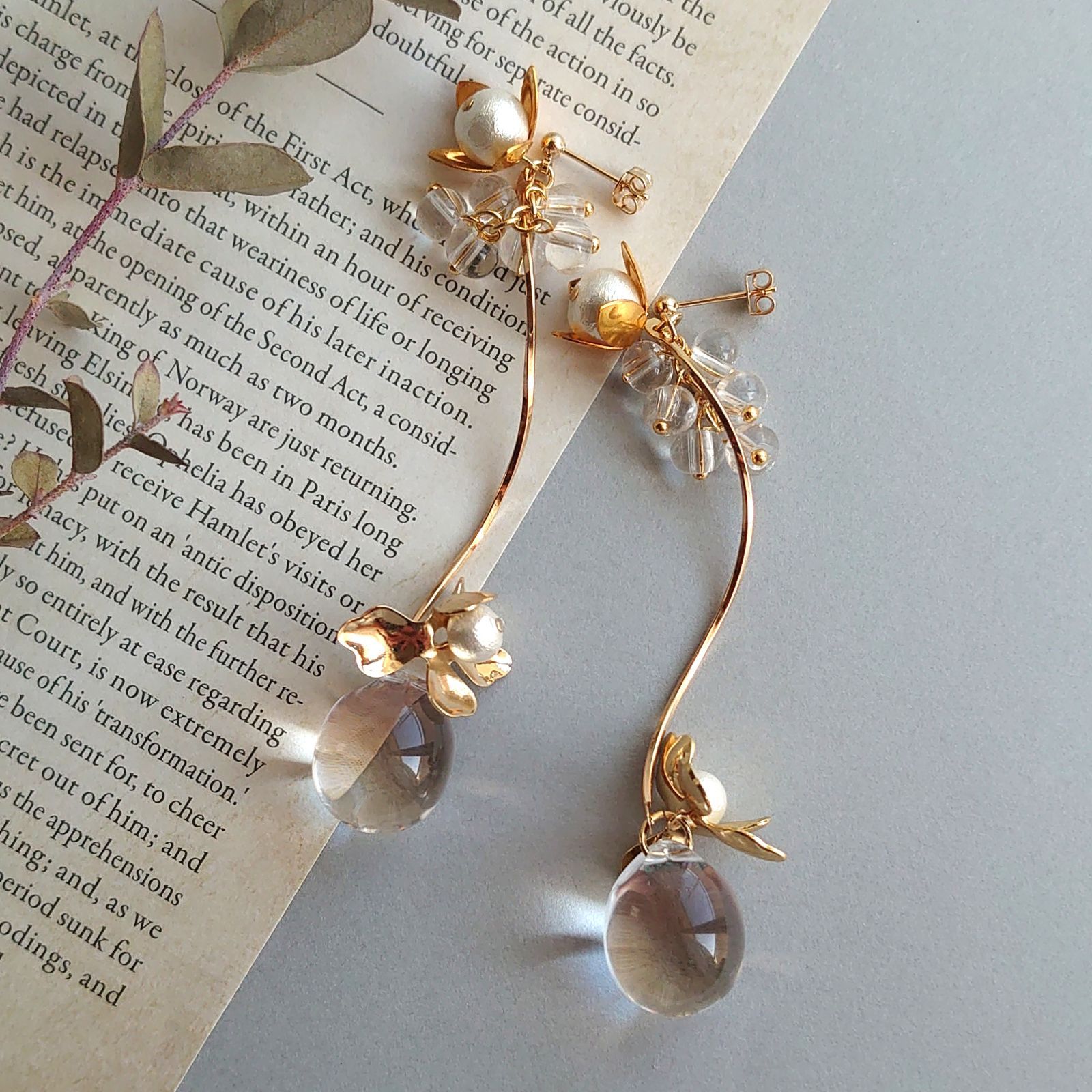 さなえ号様orderページ‼︎ハンドメイドピアス ハンドメイドピアス アクセサリー お花と雫の涼しげ ロングピアス