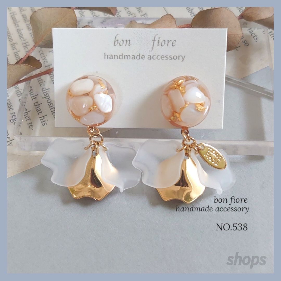 レジン シェル カボション 花びら 揺れる ハンドメイド ピアス