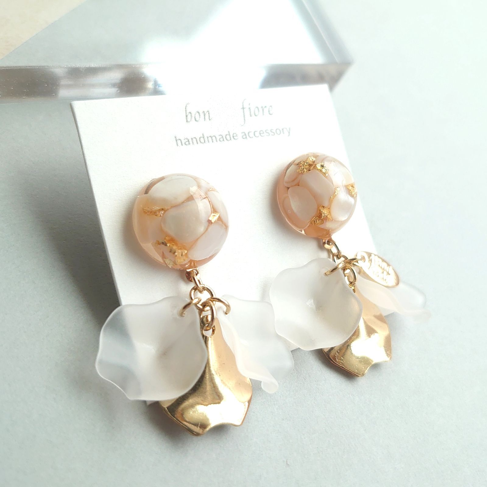 レジン シェル カボション 花びら 揺れる ハンドメイド ピアス