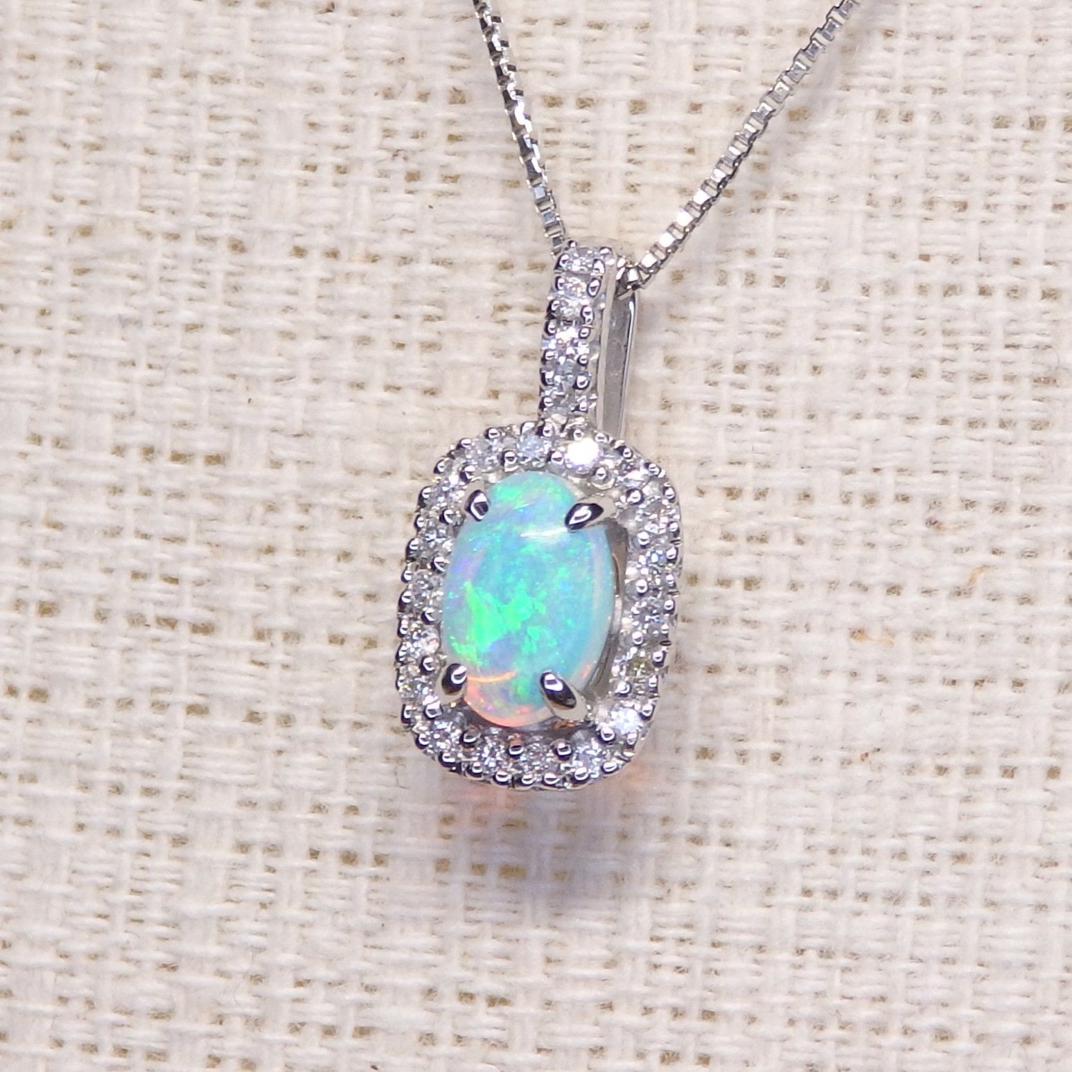 オパール ペンダント Z5857 0.301ct プラチナPt 遊色効果 オーバル小判 ソーティング付き