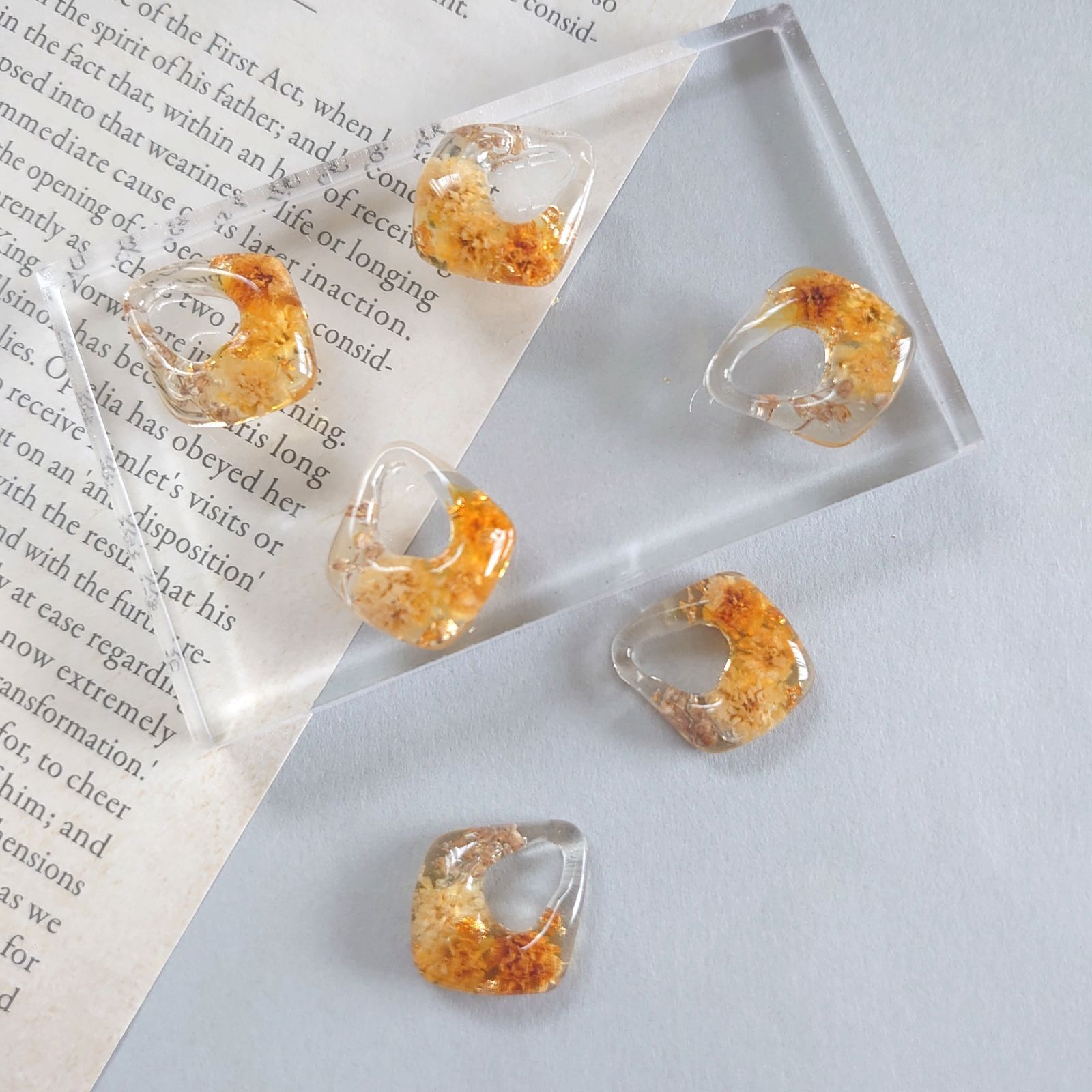 NO.556 ハンドメイド ピアス イヤリング サージカルステンレス かすみ 