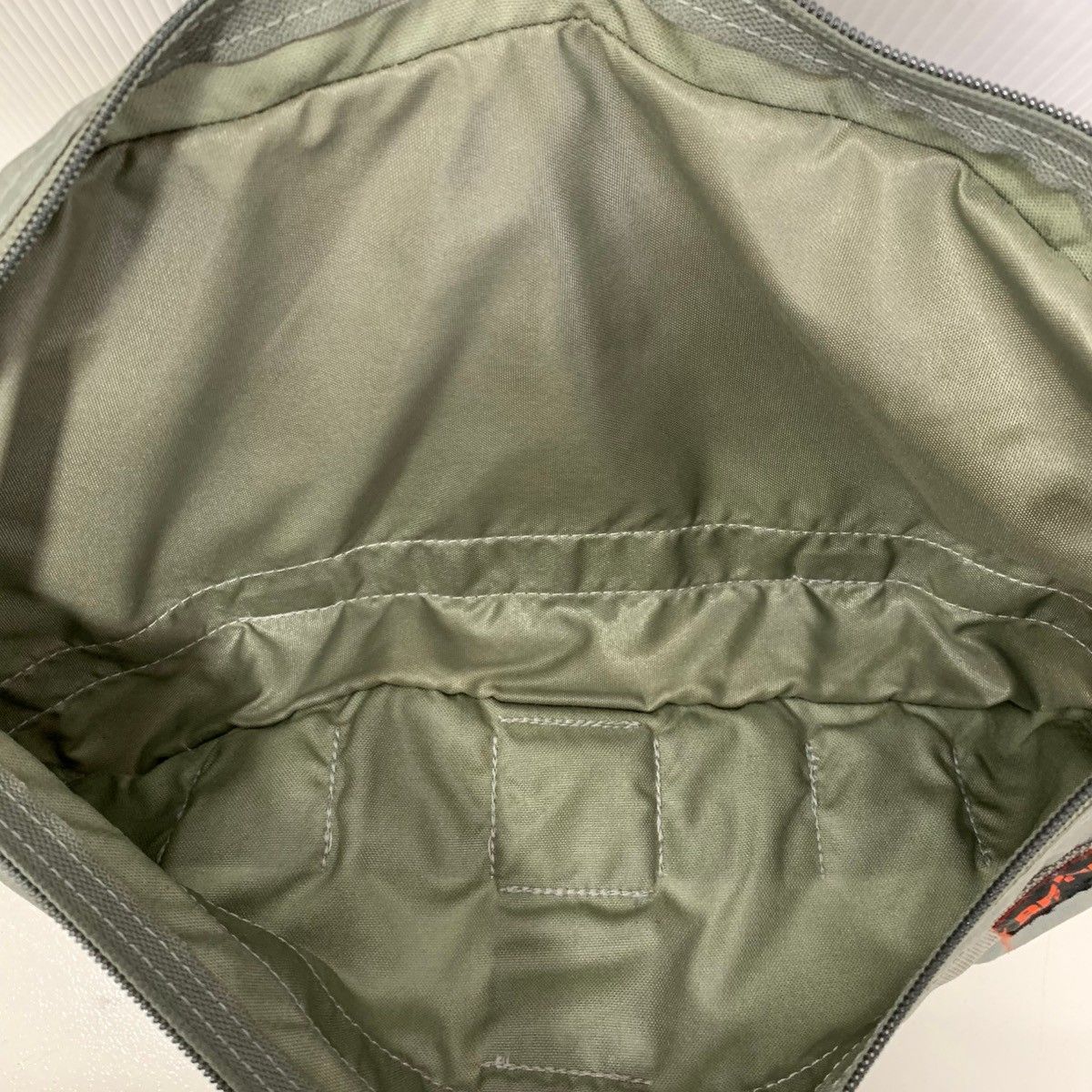 BRIEFING USA製 ショルダーバッグ ライトカーキ BRIEFING USA製 ショルダーバッグ ライトカーキ