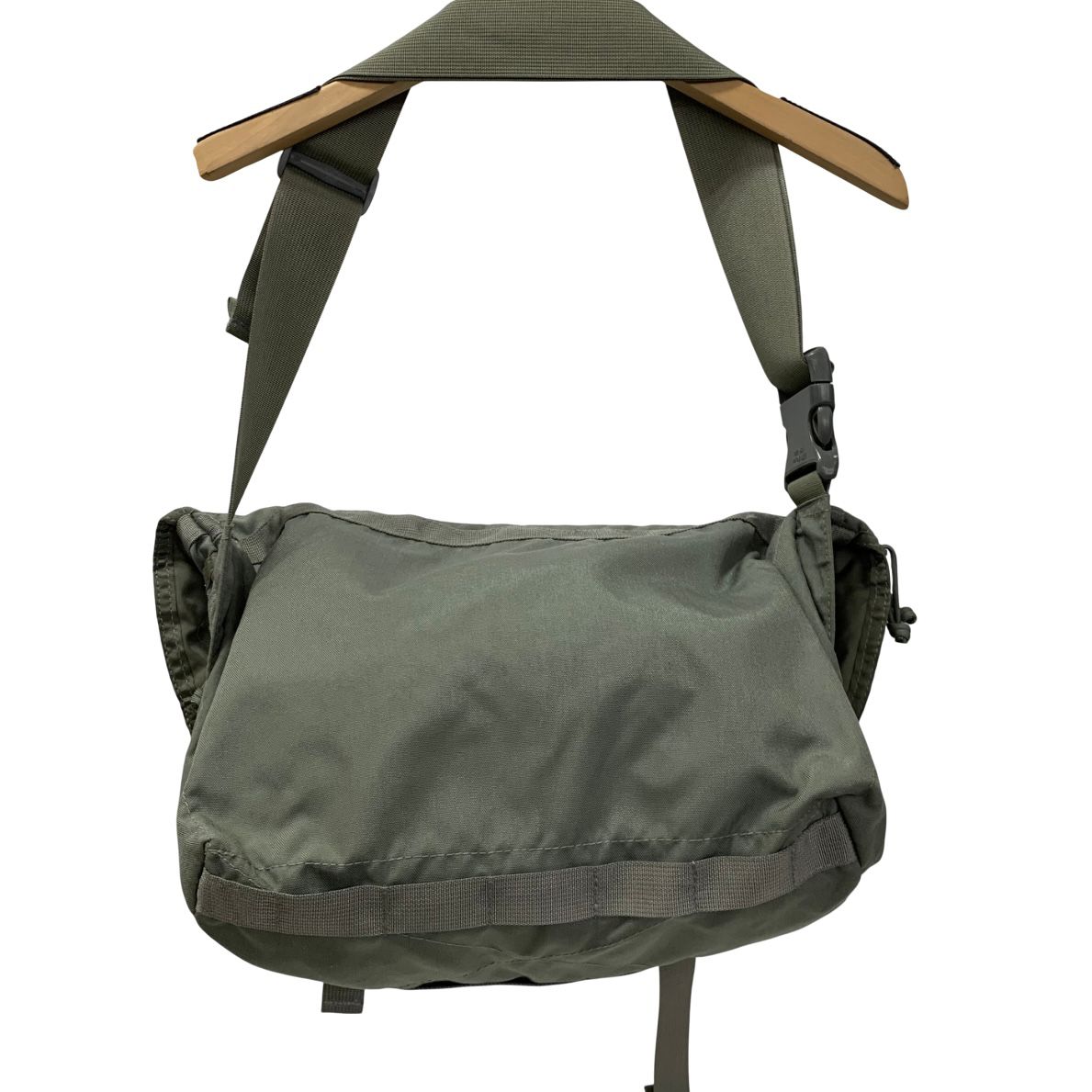 BRIEFING USA製 ショルダーバッグ ライトカーキ BRIEFING USA製 ショルダーバッグ ライトカーキ