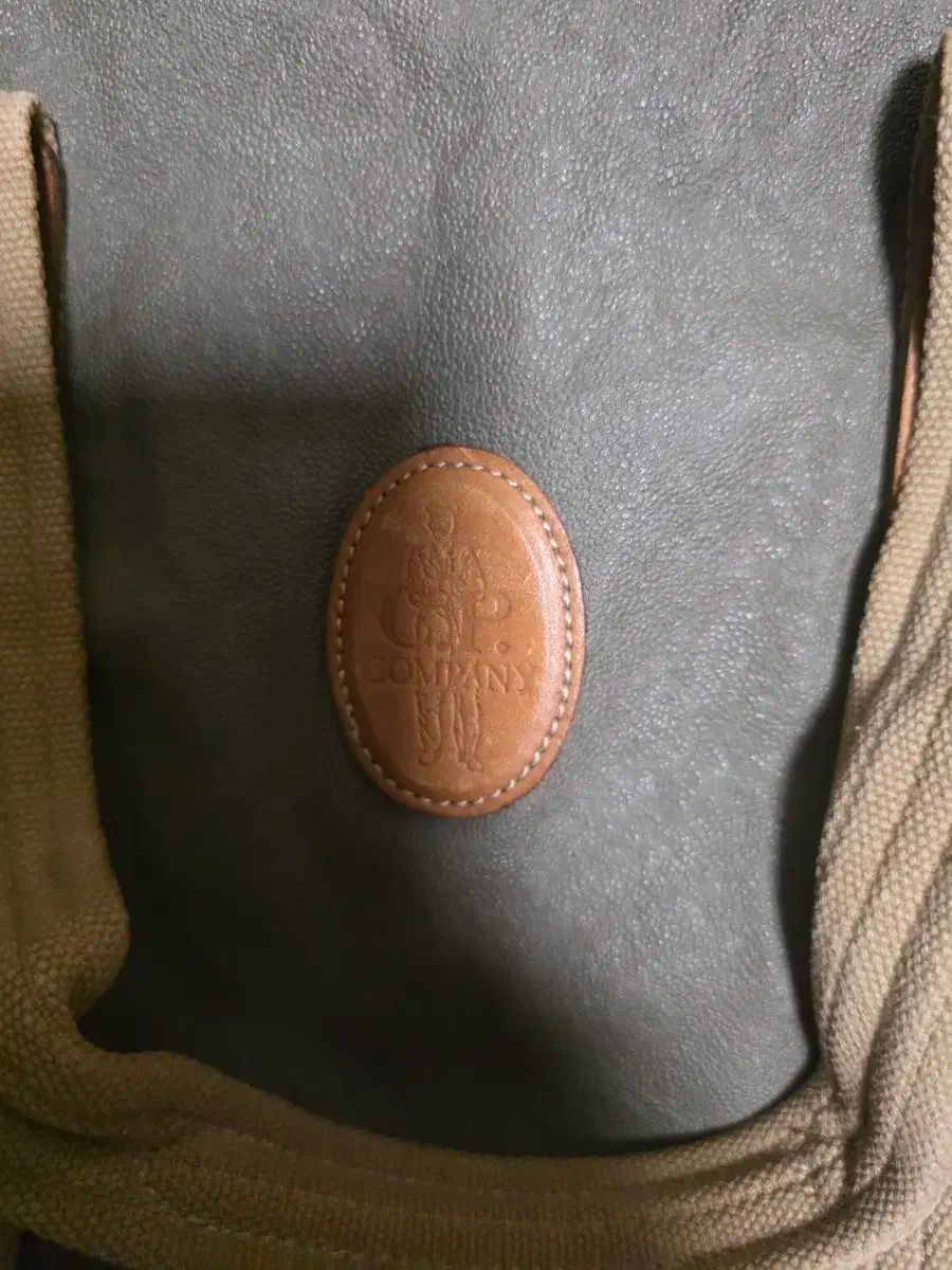 C.P. COMPANY シーピーカンパニー カーキ色 ダッフルバッグ 旅行用 バッグ