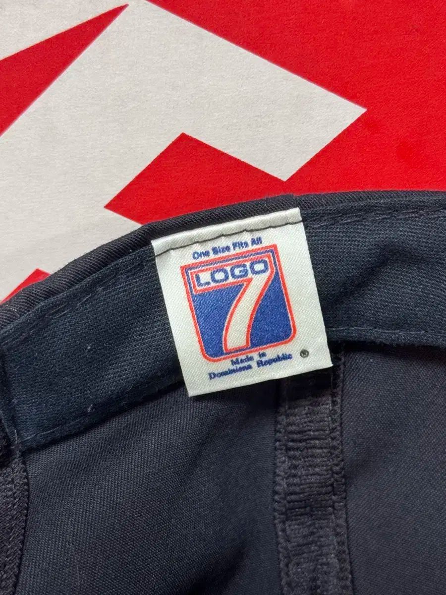 ロゴ7 スナップバック