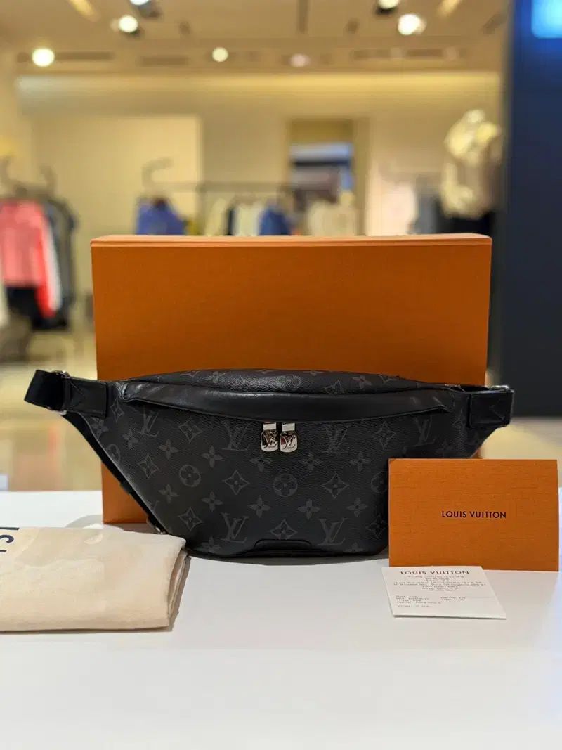 ルイヴィトン エクリプス ディスカバリー PM ボディバッグ 24年 展示商品級 M46035