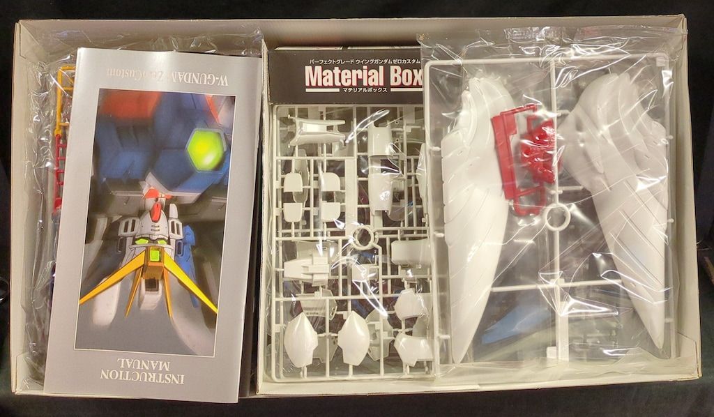 新品 バンダイ 1/60 PG ウィングガンダム ゼロカスタム PG 1⁄60