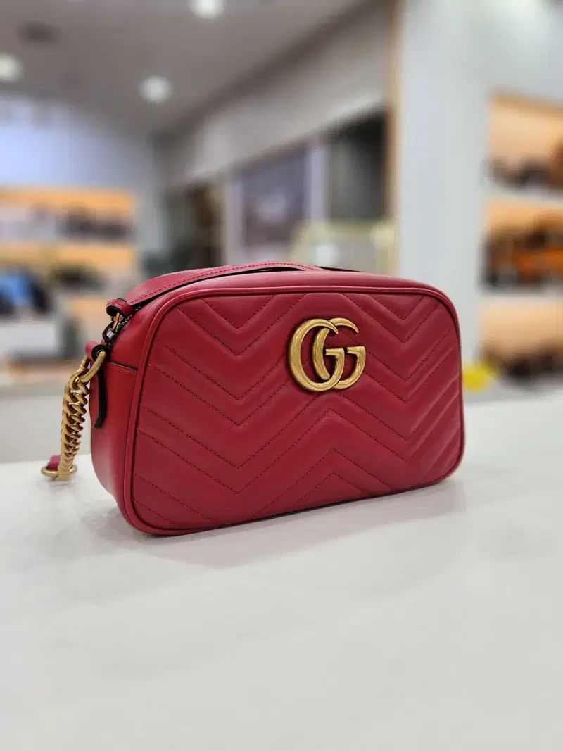 グッチ GG マーモント マトラッセ クロスバック 447632