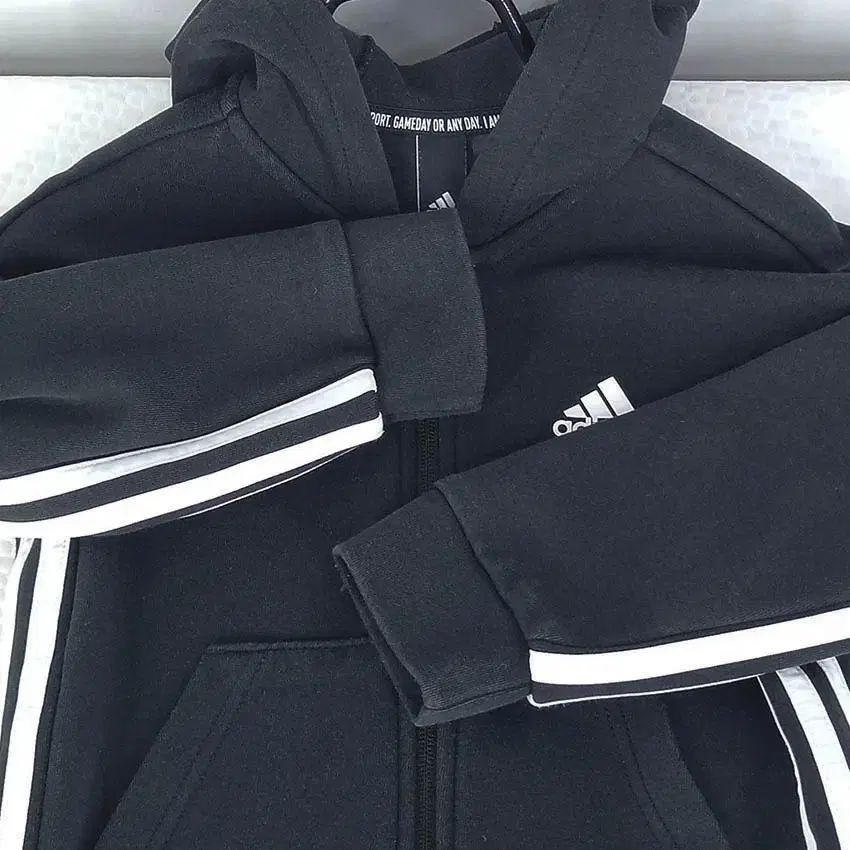 adidas パーカー アディダス キッズ ジュニア スウェットパーカー エッセンシャルズ 子供服 0 : スウェット &frasl; FZ 子供用ワーディング スリーストライプス YGボアジャケット