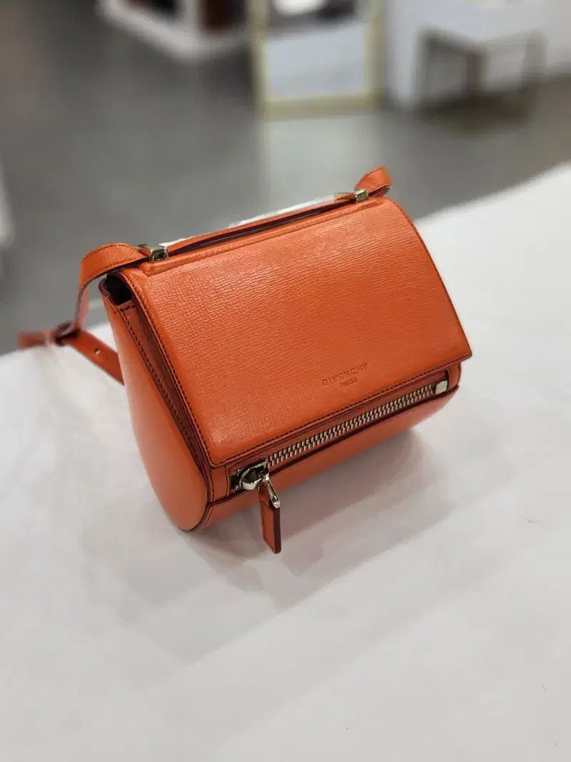 ジバンシィ パンドラ