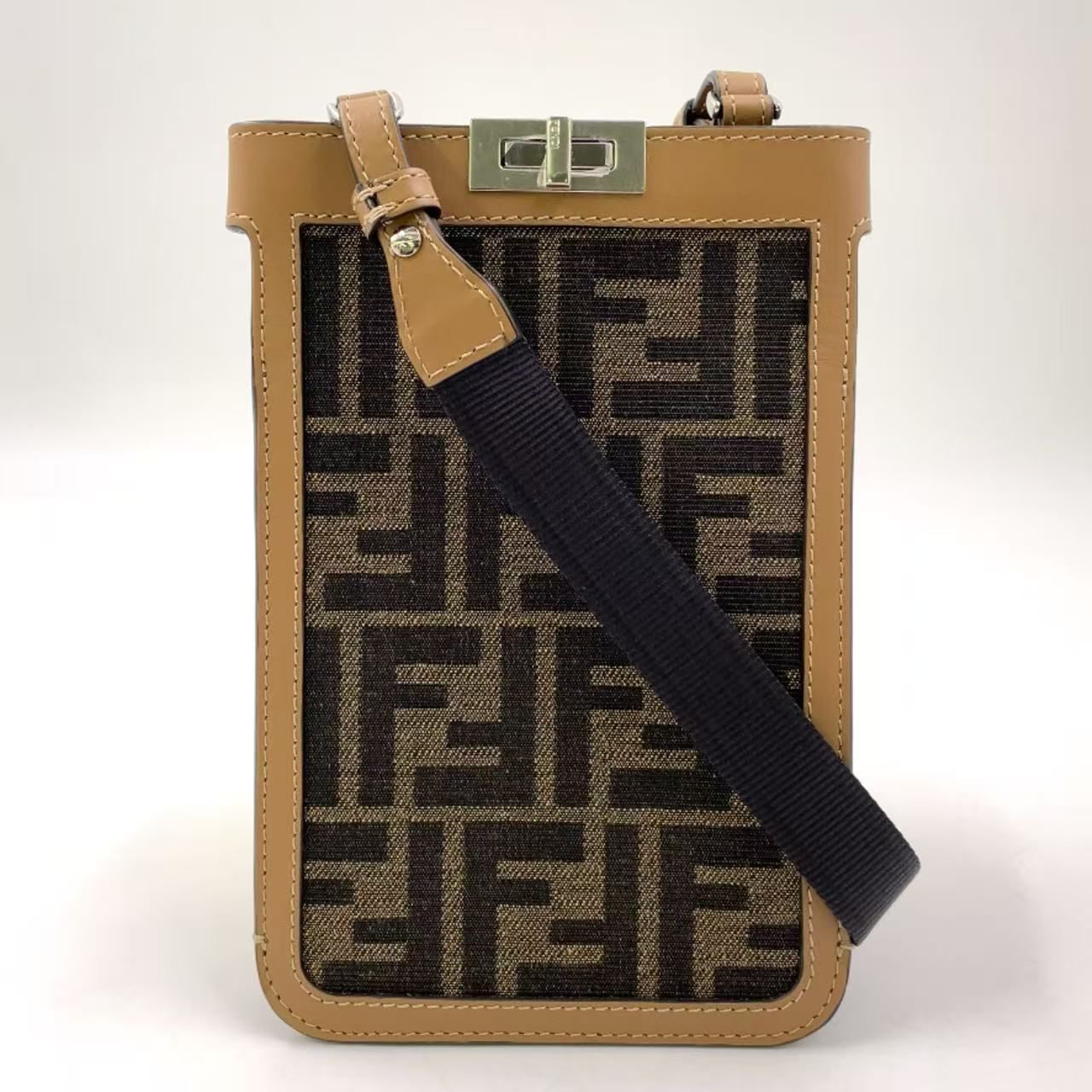 Fendi ズッカ柄 フラグメントケース Fendi ズッカ柄 フラグメント