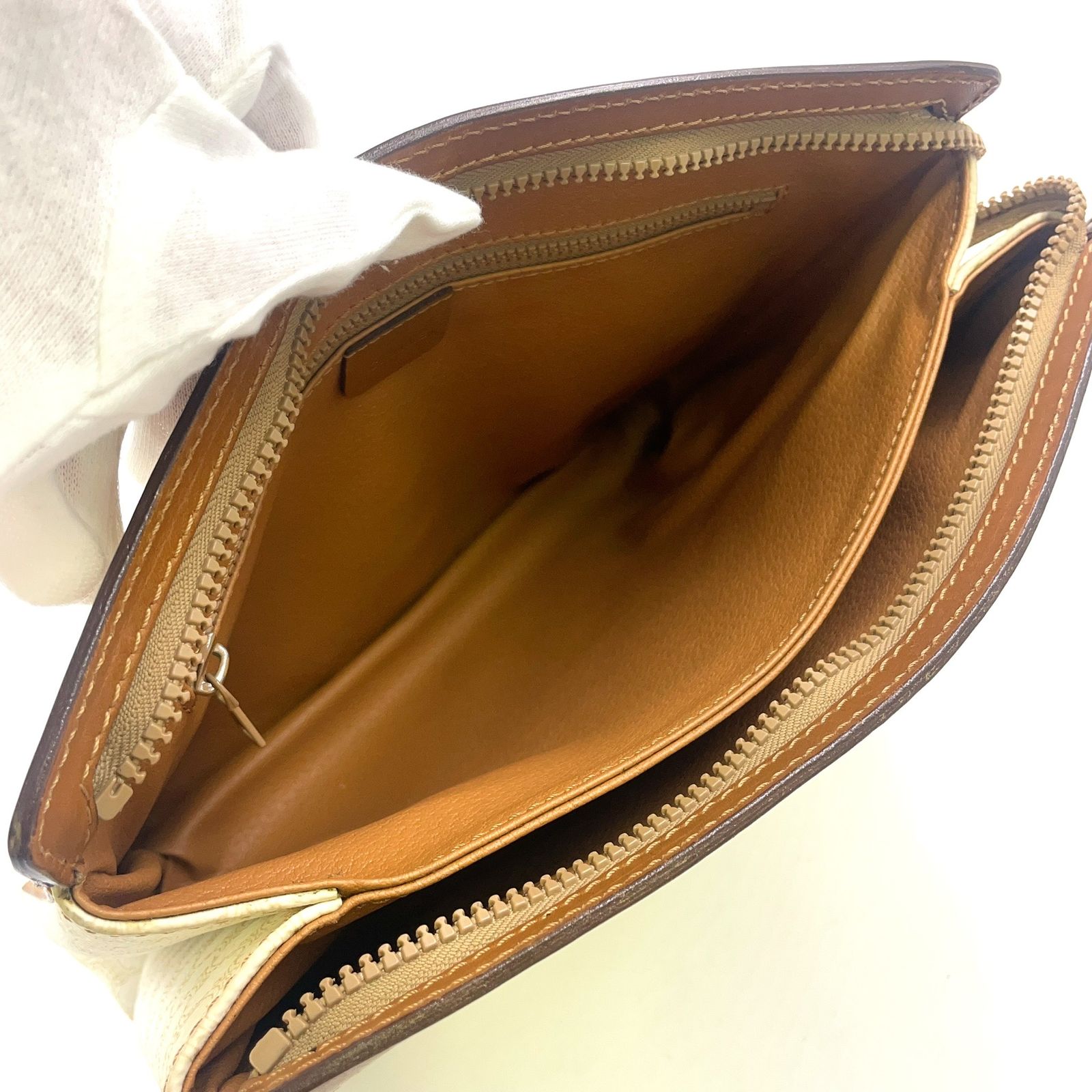 クラッチバッグ