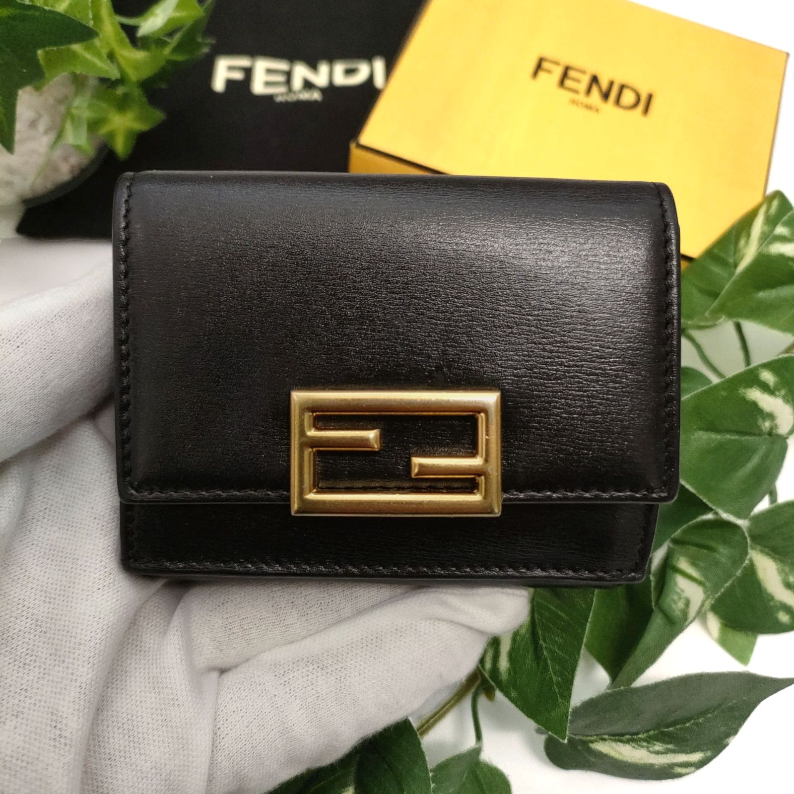 フェンディ 三つ折り財布 マイクロトライフォールドウォレット ブラック ゴールド金具 コインケース 札入れ内ペカン柄